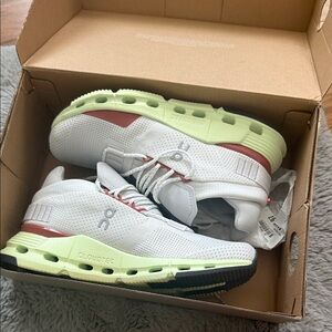NWT ON Running Cloud Nova white/lime shoe READ DESCRIPTION